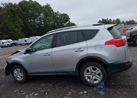 2015 Toyota Rav4 Le z USA, uszkodzony, nr VIN JTMZFREVXFD043857
